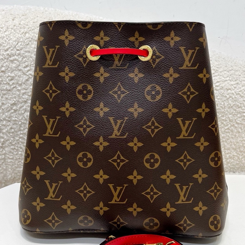 純芯片LV/路易威登 Louis Vuitton 經典老花 百搭通勤 帆布拼牛皮飾邊 水桶包 束繩包 手提包 斜挎包 單肩包 棕色拼紅色 內里乾淨 底長:26-1