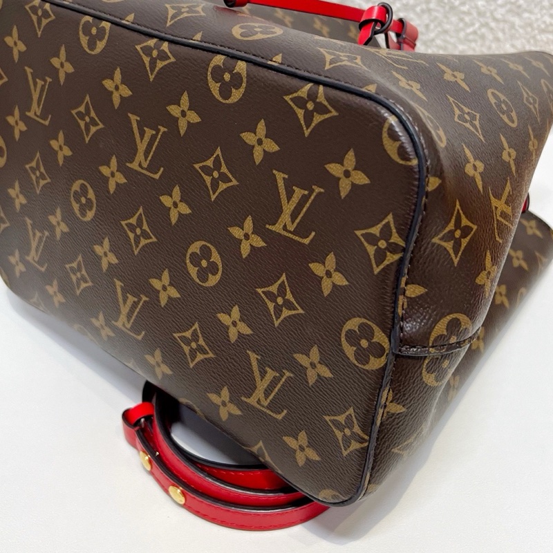 純芯片LV/路易威登 Louis Vuitton 經典老花 百搭通勤 帆布拼牛皮飾邊 水桶包 束繩包 手提包 斜挎包 單肩包 棕色拼紅色 內里乾淨 底長:26-3