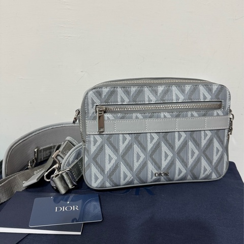 Dior 鑽石灰色郵差斜背包