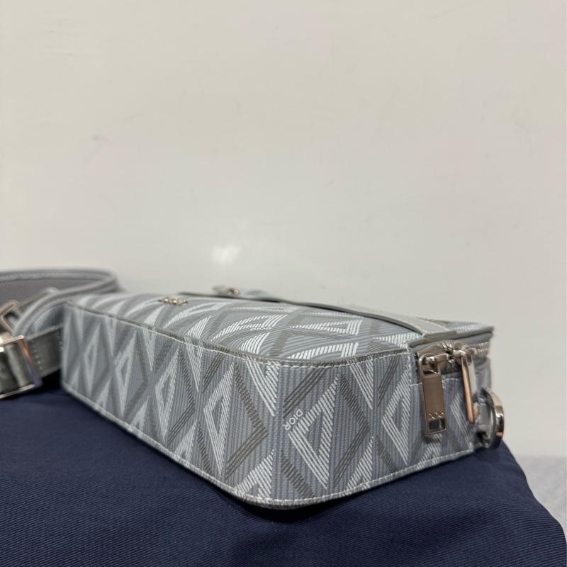 Dior 鑽石灰色郵差斜背包-7