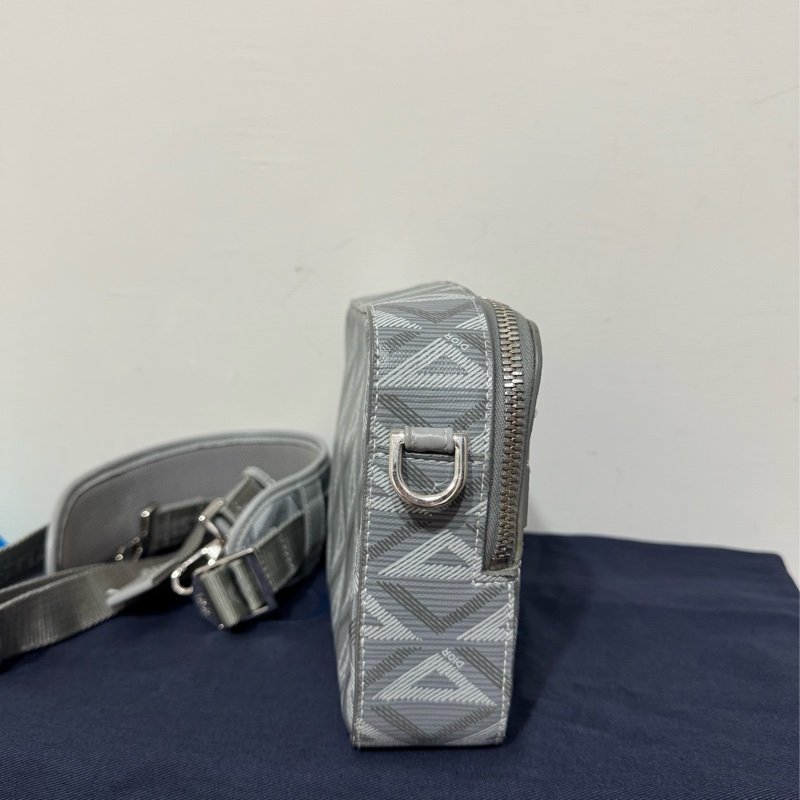 Dior 鑽石灰色郵差斜背包-19