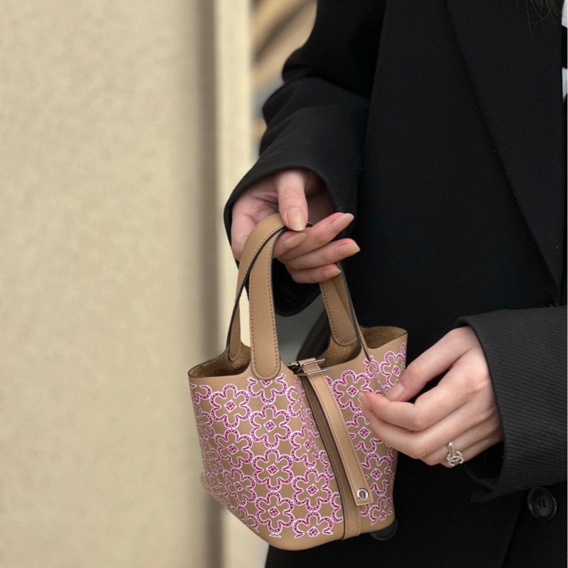 Hermes愛馬仕 奶茶色銀扣小花菜籃子14 U刻-7