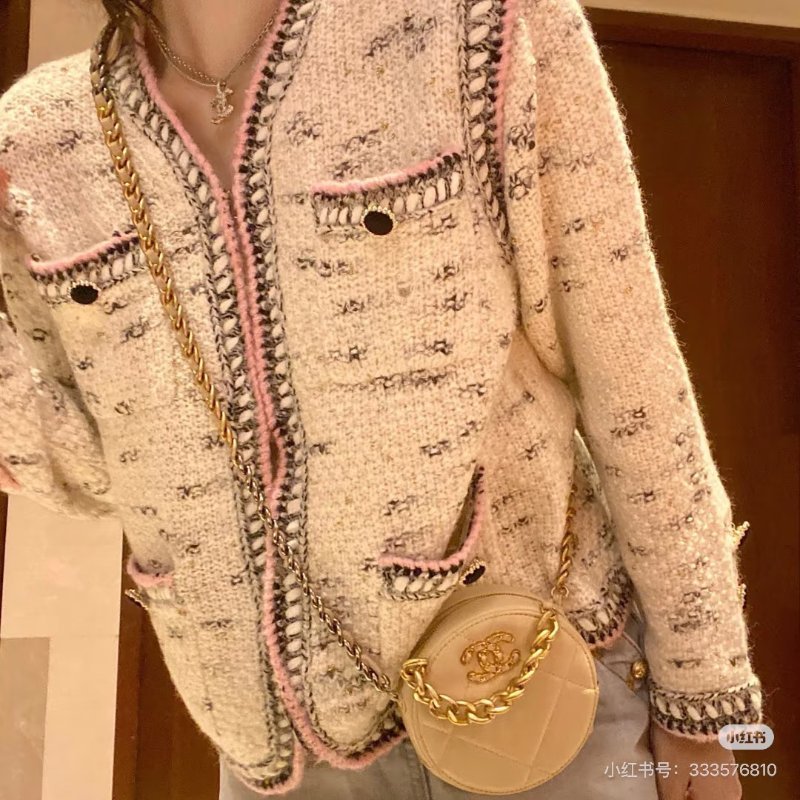 CHANEL - 奶茶色金釦羊皮19bag小圓餅包-1