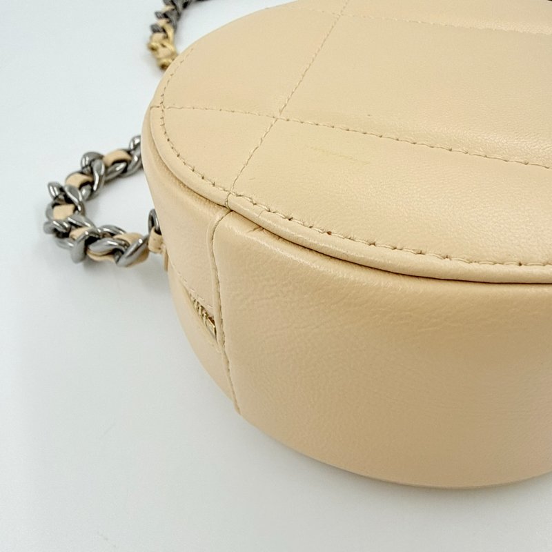 CHANEL - 奶茶色金釦羊皮19bag小圓餅包-8