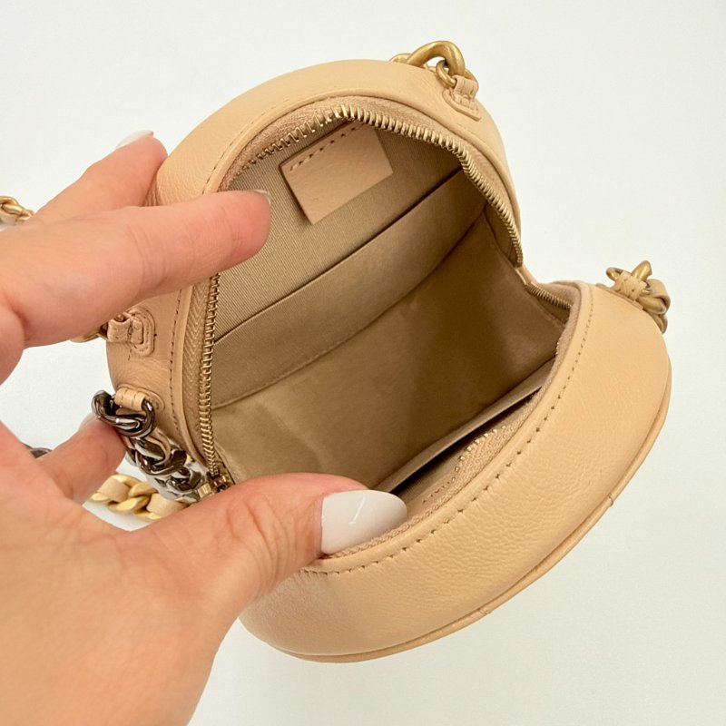 CHANEL - 奶茶色金釦羊皮19bag小圓餅包-11