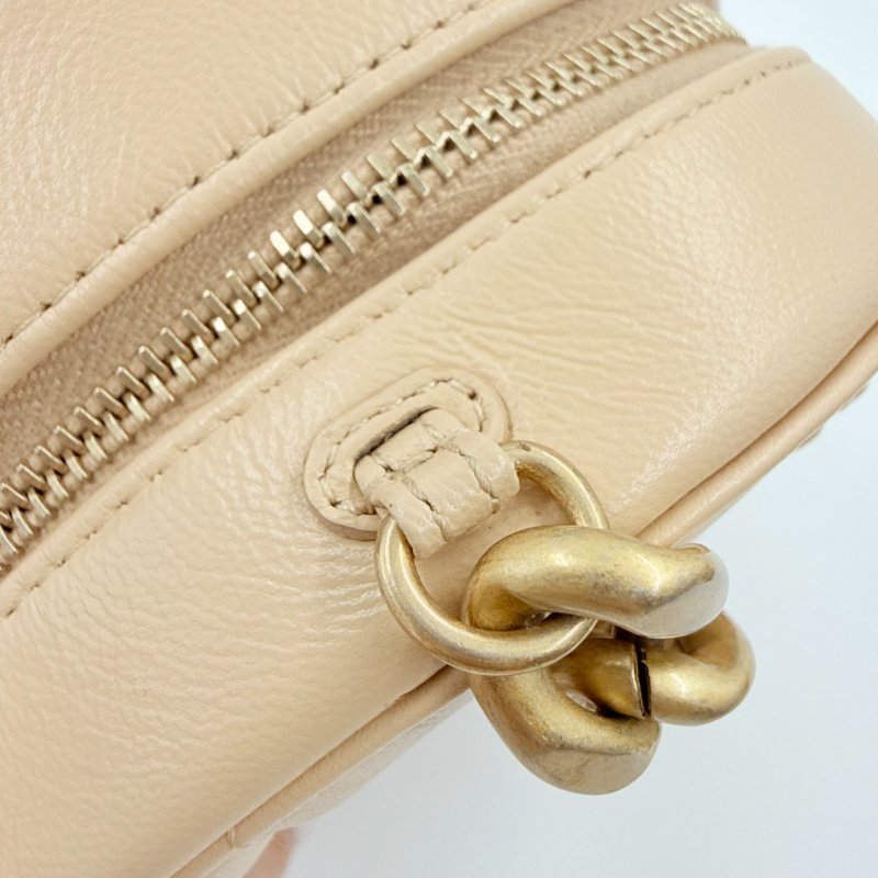 CHANEL - 奶茶色金釦羊皮19bag小圓餅包-13