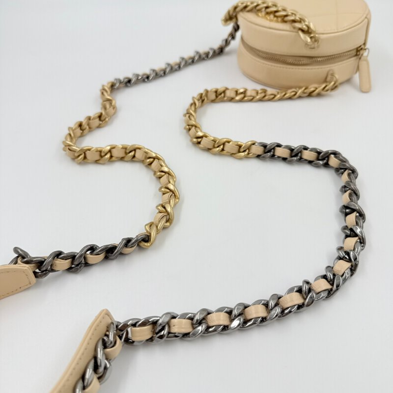 CHANEL - 奶茶色金釦羊皮19bag小圓餅包-17