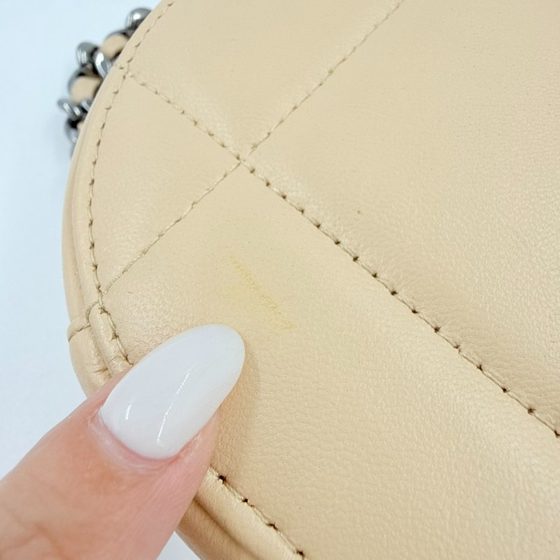 CHANEL - 奶茶色金釦羊皮19bag小圓餅包-19