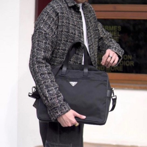 PRADA 經典款 黑色 尼龍 多夾層 手提包 側背包 公事包 斜背包  #甜售35800 85新 附上鎖