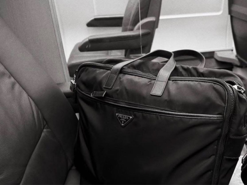 PRADA 經典款 黑色 尼龍 多夾層 手提包 側背包 公事包 斜背包  #甜售35800 85新 附上鎖-1