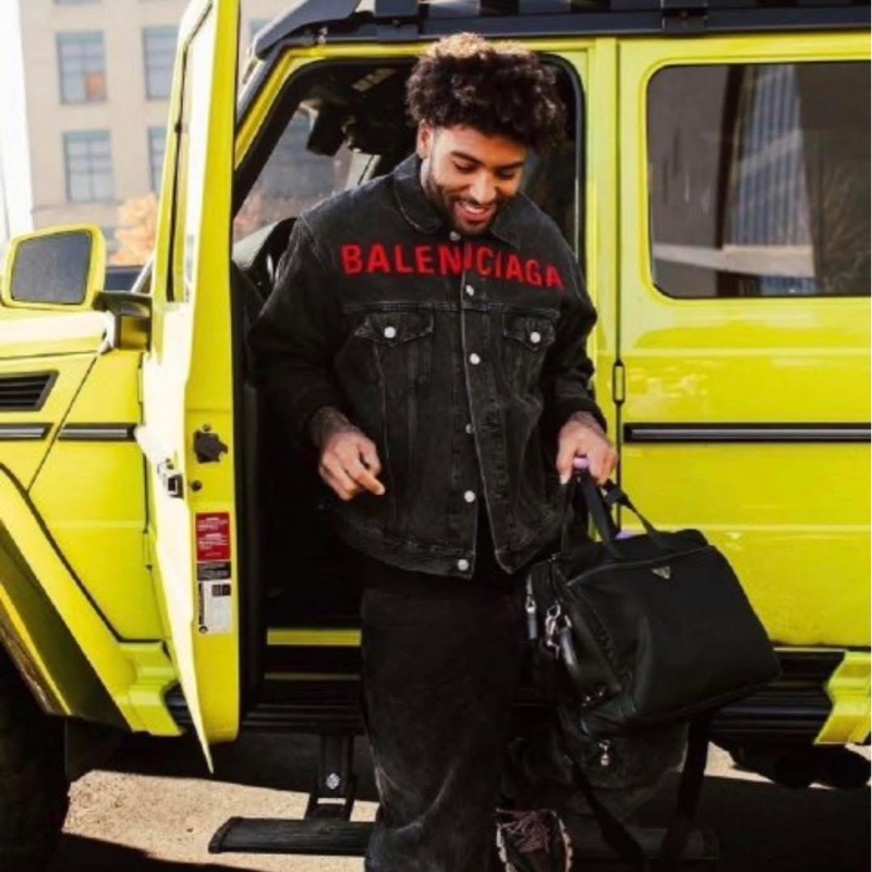 PRADA 經典款 黑色 尼龍 多夾層 手提包 側背包 公事包 斜背包  #甜售35800 85新 附上鎖-2