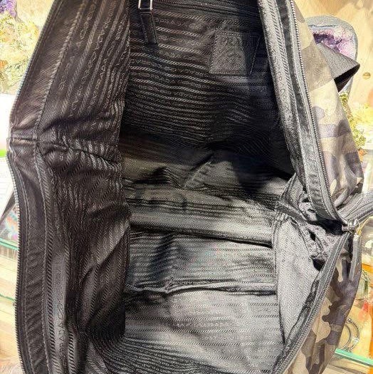 PRADA 經典款 黑色 尼龍 多夾層 手提包 側背包 公事包 斜背包  #甜售35800 85新 附上鎖-7