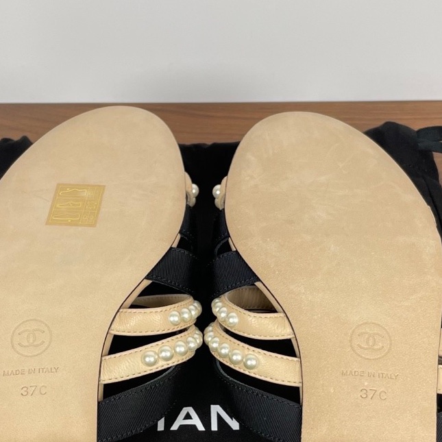 閒置新 未使用 CHANEL香奈兒，小牛漆皮與羅緞蜜兒拖鞋，37碼 附件 有防塵袋-4