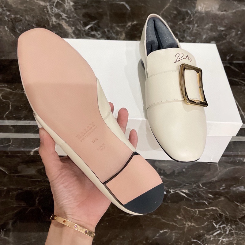 閒置 未使用Bally 巴利 限量款手寫體金屬方扣 樂福鞋 休閒鞋 可以踩跟 氣質優雅 意大利產 女款 米白色 尺碼：37 碼 附件：盒子 塵袋。-5