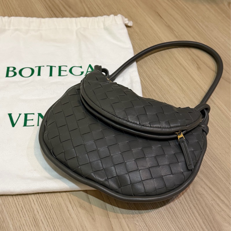 專櫃購入 BV Gemelli 半月包 經典灰色 舒淇代言-0