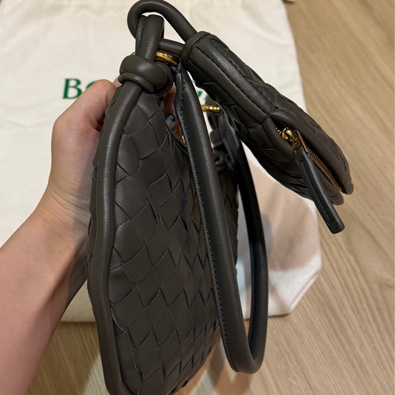 專櫃購入 BV Gemelli 半月包 經典灰色 舒淇代言-4