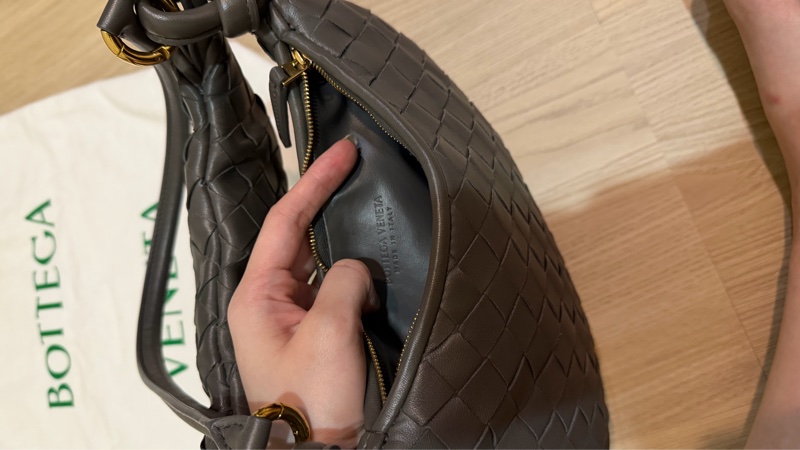 專櫃購入 BV Gemelli 半月包 經典灰色 舒淇代言-8