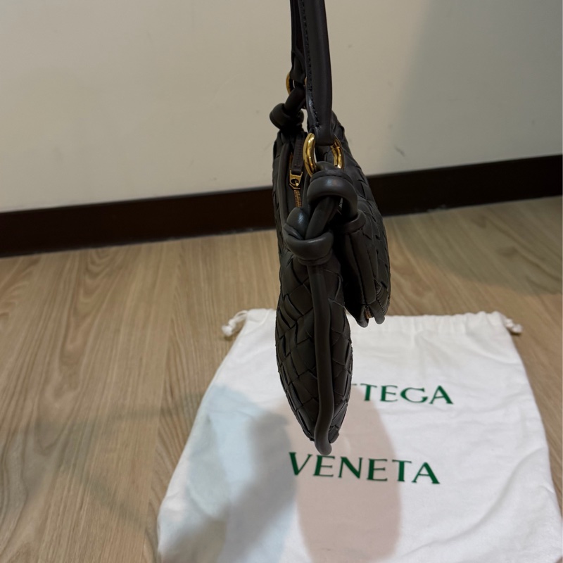 專櫃購入 BV Gemelli 半月包 經典灰色 舒淇代言-10