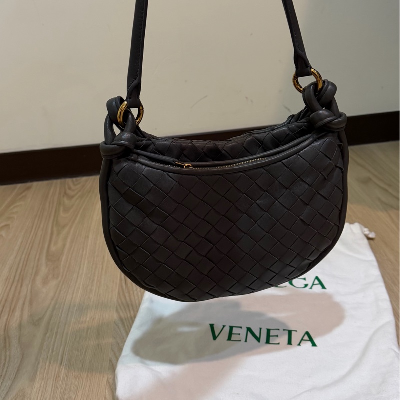 專櫃購入 BV Gemelli 半月包 經典灰色 舒淇代言-11