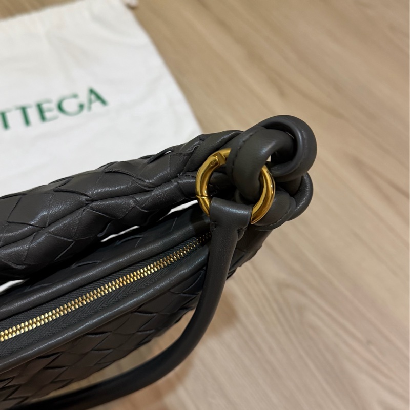 專櫃購入 BV Gemelli 半月包 經典灰色 舒淇代言-13