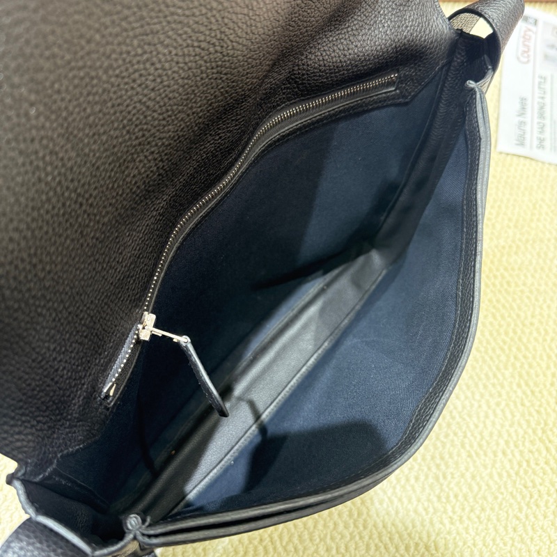 Hermes/愛馬仕 Steve light junior黑色郵差包單肩斜挎包 Y刻 極簡低調實用款 尺寸:33*28。-6