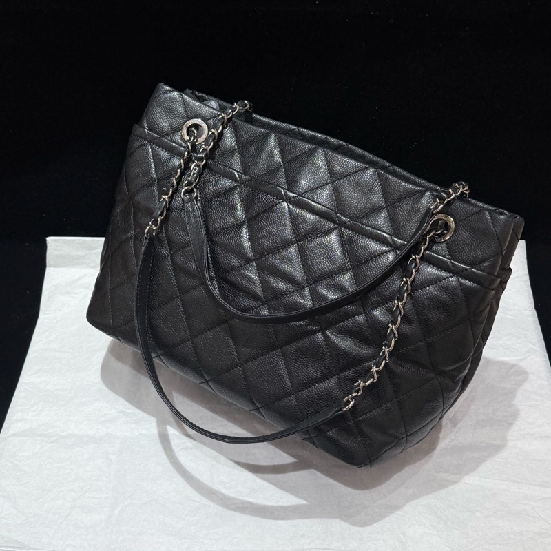 香奈兒/chanel 黑色大logo托特包 性價比之王的黑銀托特 還是荔枝牛耐造又耐磨 17開 尺寸25*36-1