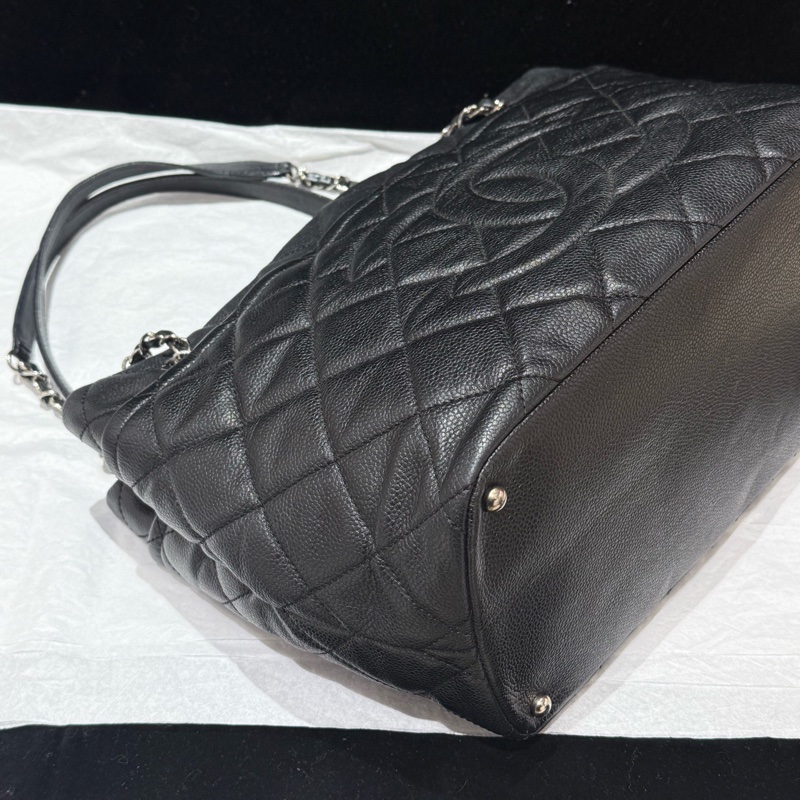 香奈兒/chanel 黑色大logo托特包 性價比之王的黑銀托特 還是荔枝牛耐造又耐磨 17開 尺寸25*36-2