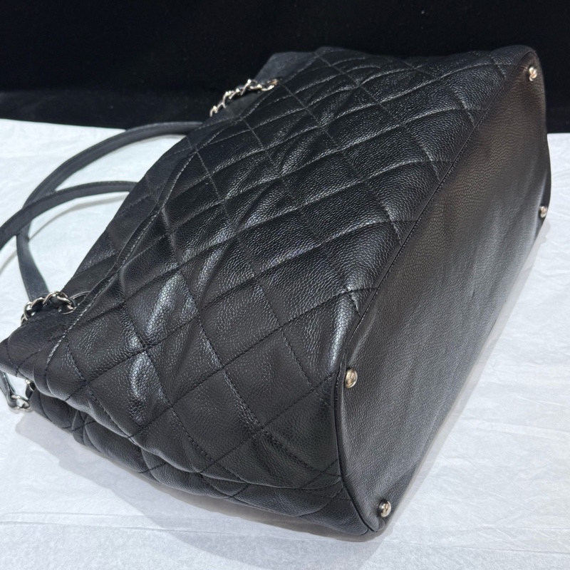 香奈兒/chanel 黑色大logo托特包 性價比之王的黑銀托特 還是荔枝牛耐造又耐磨 17開 尺寸25*36-4