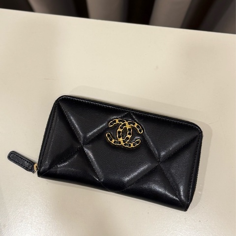 Chanel香奈兒 19系列皮穿鏈中夾黑