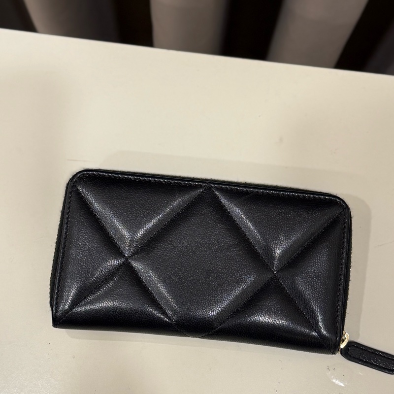 Chanel香奈兒 19系列皮穿鏈中夾黑-1