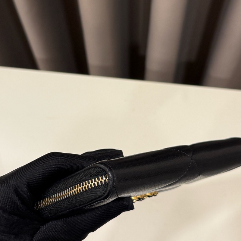 Chanel香奈兒 19系列皮穿鏈中夾黑-6