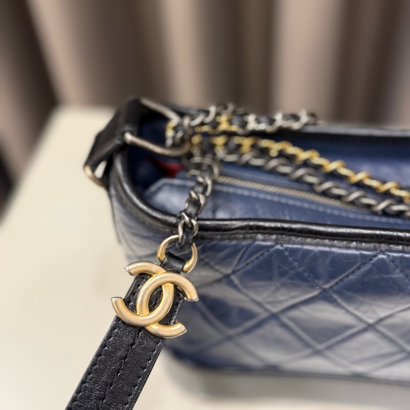 Chanel香奈兒 Gabrielle hobo黑藍色拼接流浪包-1