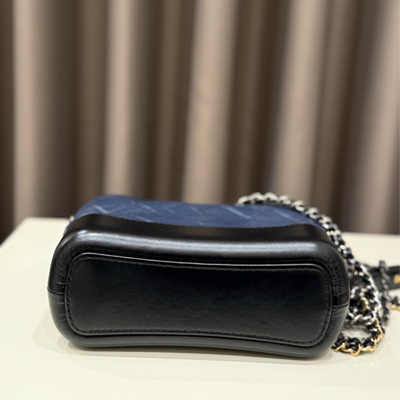 Chanel香奈兒 Gabrielle hobo黑藍色拼接流浪包-5