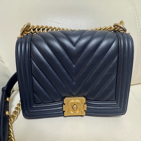 Boy Chanel medium size