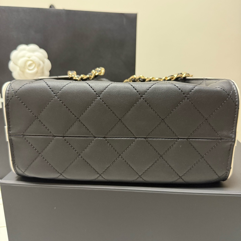 黑白Chanel Mini 25 金扣 小牛皮-4