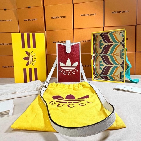 ‼️重磅聯名 Gucci古馳Adidas阿迪達 聯名款皮革肩背/斜背小包 手機包