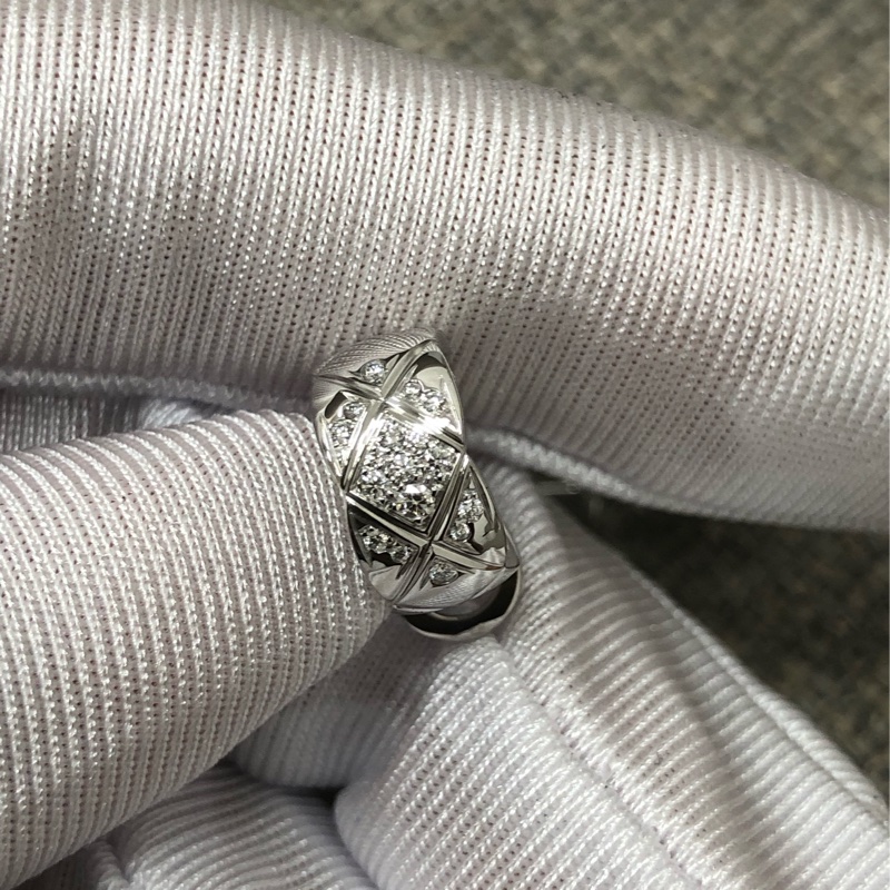 chanel香奈兒coco crush白金鑽菱格紋耳釘，2025年購入-3