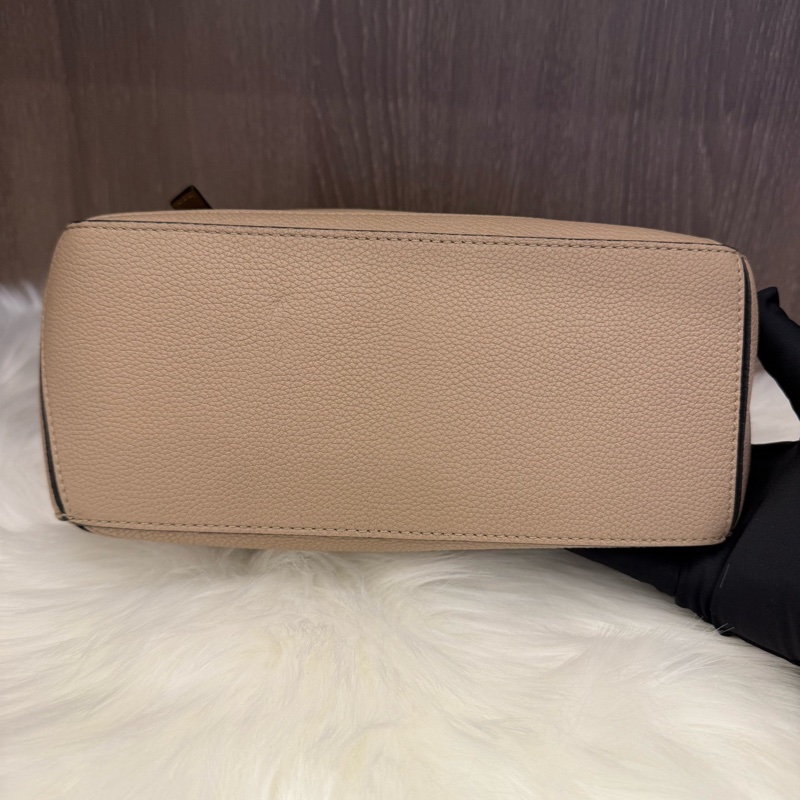 98新 Loewe puzzle小號沙色幾何包，尺寸：24*16cm，包口有1處小裂  但不影響美觀-5