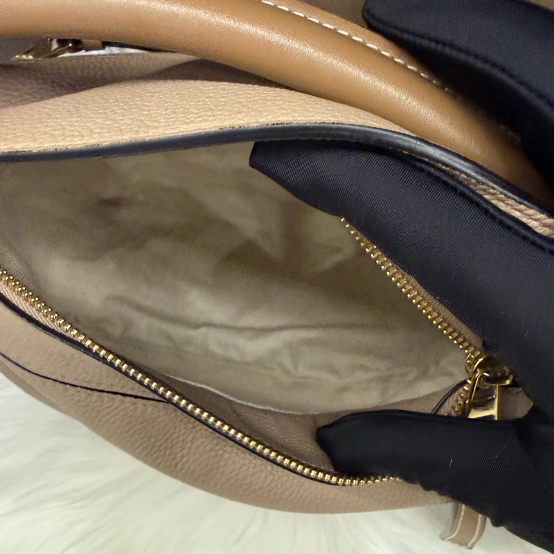 98新 Loewe puzzle小號沙色幾何包，尺寸：24*16cm，包口有1處小裂  但不影響美觀-7