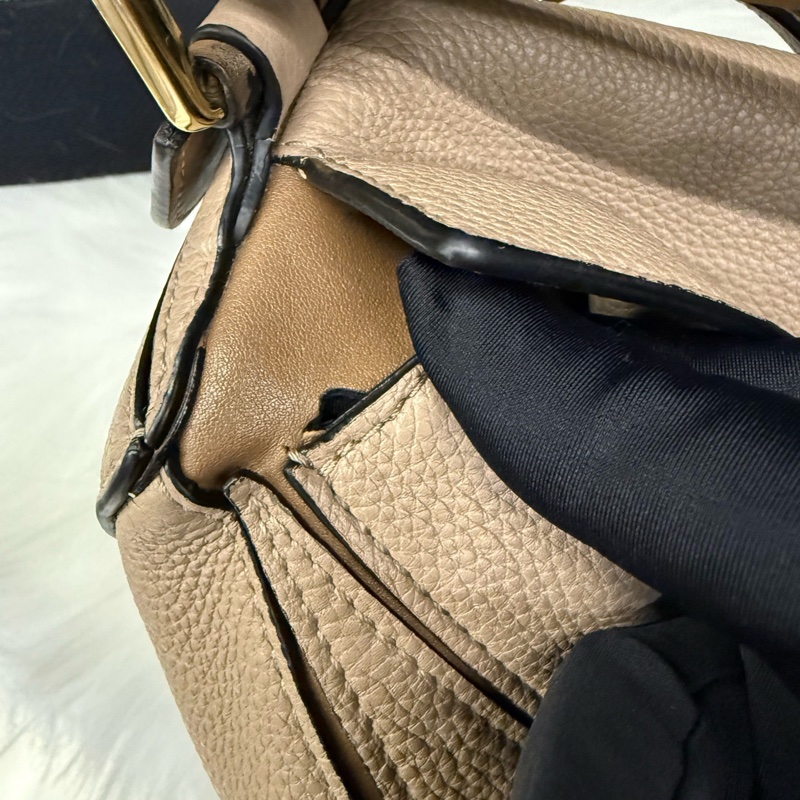 98新 Loewe puzzle小號沙色幾何包，尺寸：24*16cm，包口有1處小裂  但不影響美觀-8