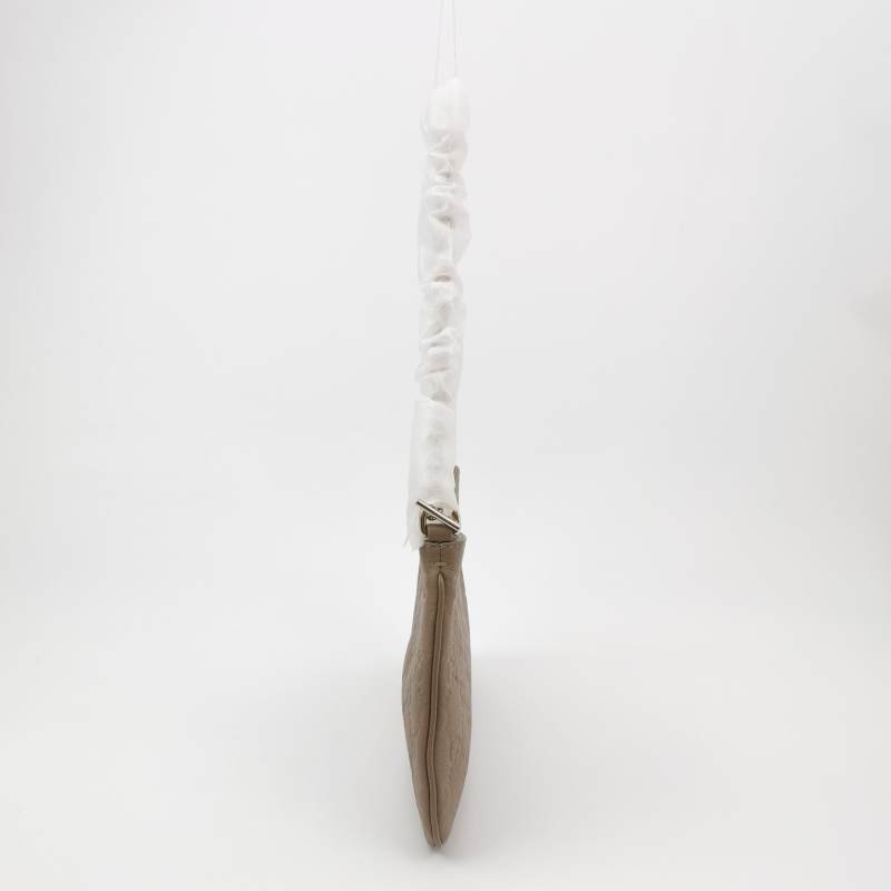 Gucci GG Emblem小號牛皮純色老花壓紋斜挎 包單肩包-2