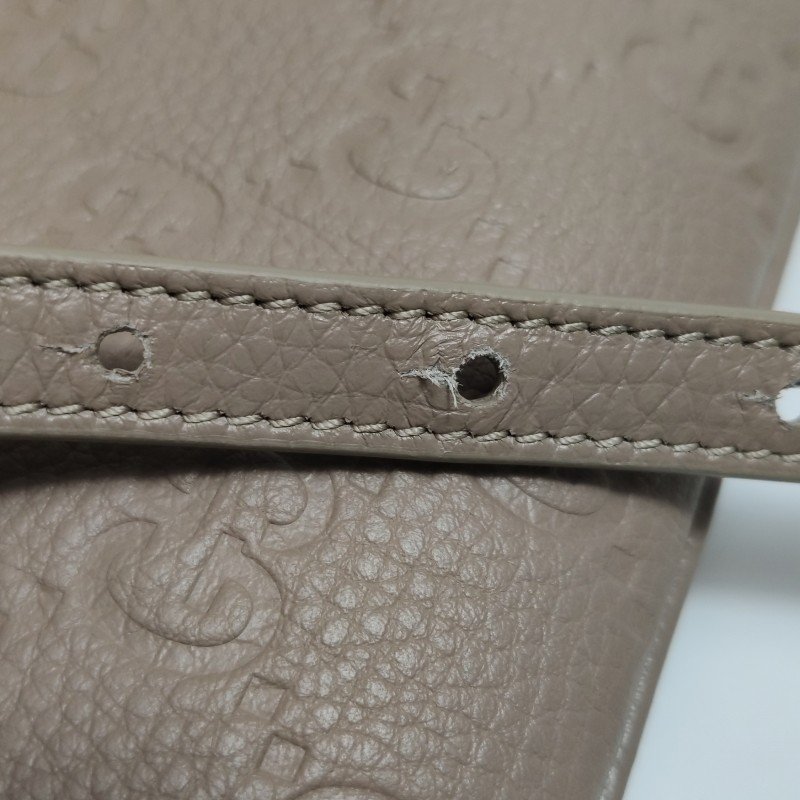 Gucci GG Emblem小號牛皮純色老花壓紋斜挎 包單肩包-9