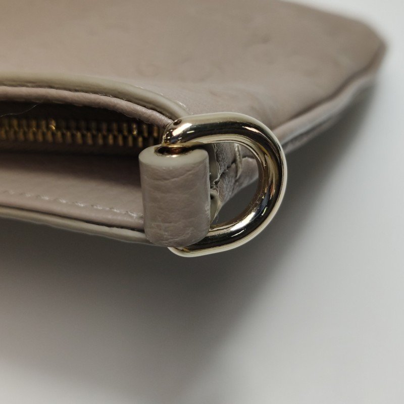 Gucci GG Emblem小號牛皮純色老花壓紋斜挎 包單肩包-12