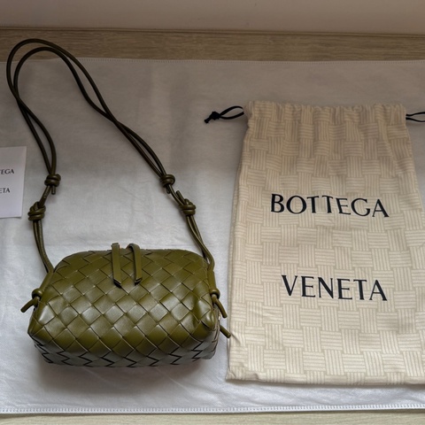 【BOTTEGA VENETA】 Mini Loop Camera Bag 橄欖綠小羊皮編織斜背包｜近全新｜附原廠防塵袋