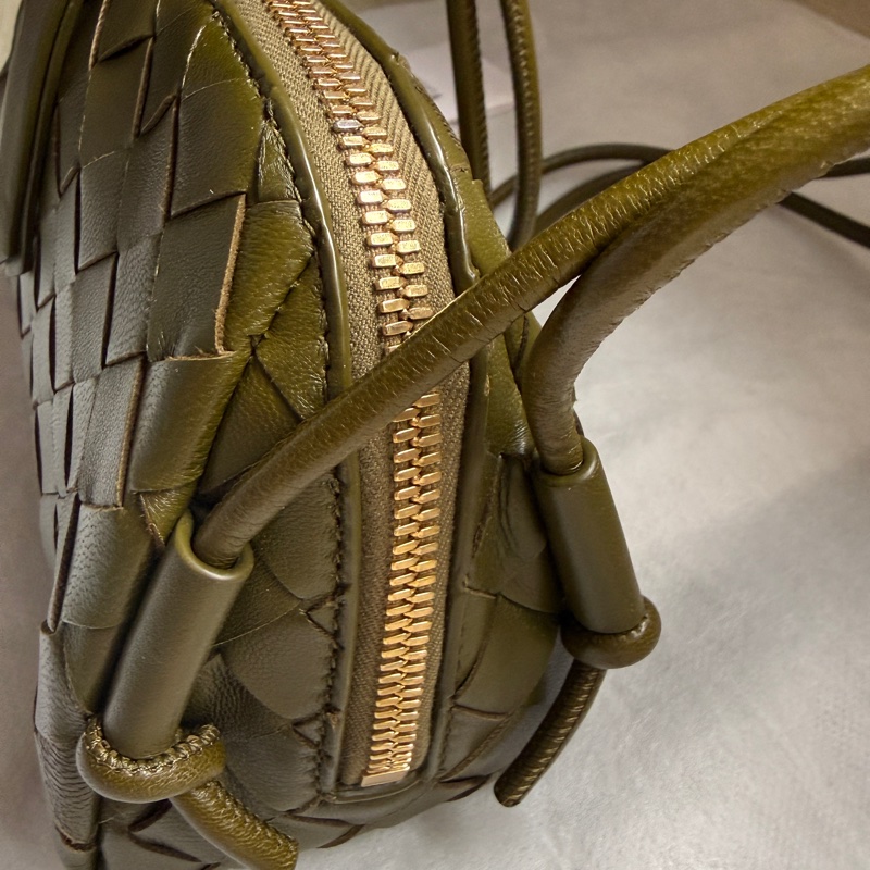 【BOTTEGA VENETA】 Mini Loop Camera Bag 橄欖綠小羊皮編織斜背包｜近全新｜附原廠防塵袋-3