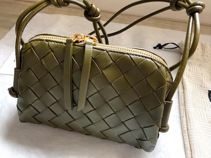 【BOTTEGA VENETA】 Mini Loop Camera Bag 橄欖綠小羊皮編織斜背包｜近全新｜附原廠防塵袋-5