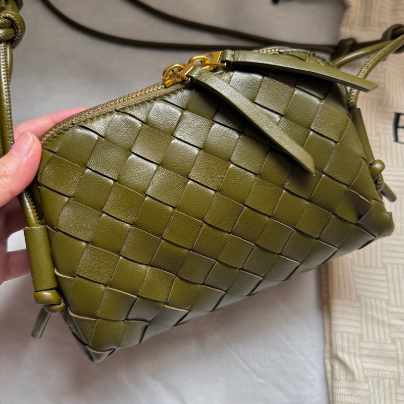 【BOTTEGA VENETA】 Mini Loop Camera Bag 橄欖綠小羊皮編織斜背包｜近全新｜附原廠防塵袋-6