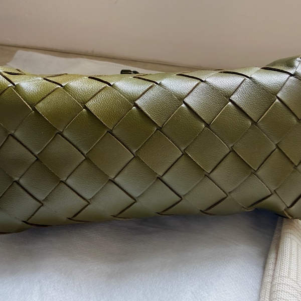 【BOTTEGA VENETA】 Mini Loop Camera Bag 橄欖綠小羊皮編織斜背包｜近全新｜附原廠防塵袋-7