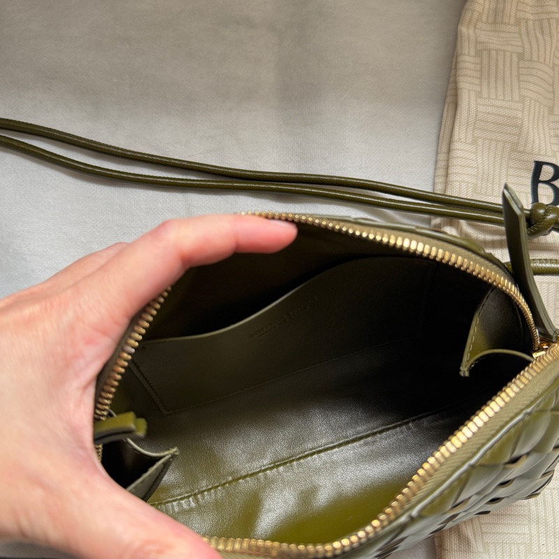【BOTTEGA VENETA】 Mini Loop Camera Bag 橄欖綠小羊皮編織斜背包｜近全新｜附原廠防塵袋-9