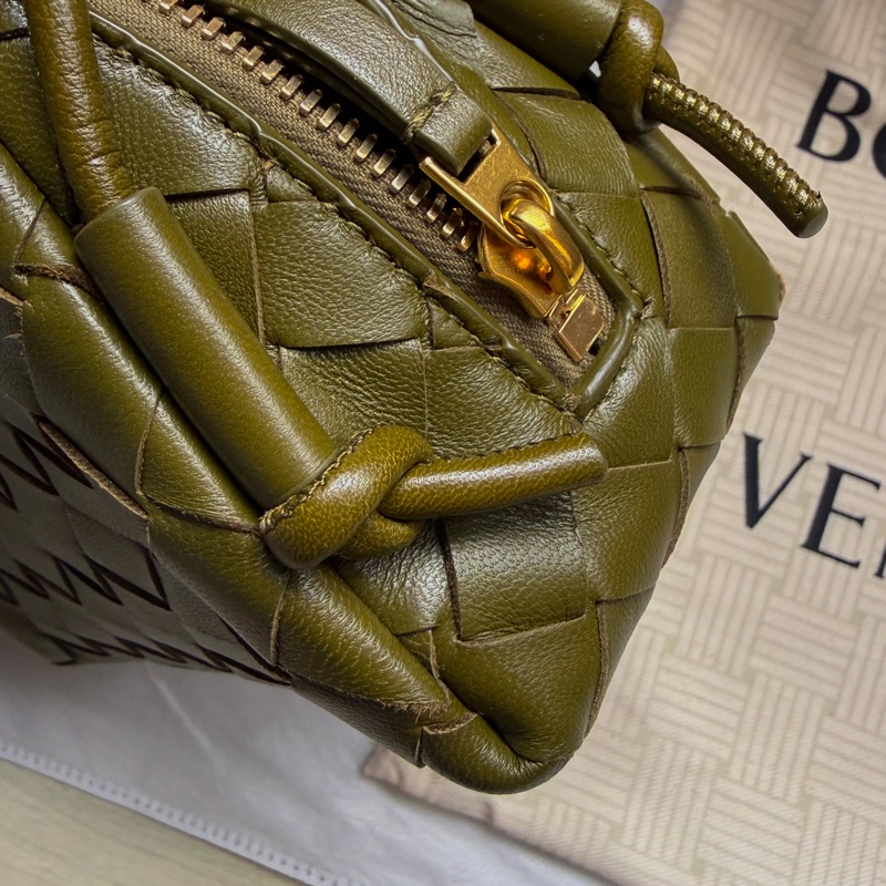 【BOTTEGA VENETA】 Mini Loop Camera Bag 橄欖綠小羊皮編織斜背包｜近全新｜附原廠防塵袋-10